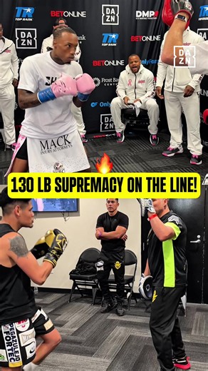 MAIN EVENT IS NOW ‼️ LIVE ON DAZN #NavarreteFoster | Live NOW on DAZN 🤳