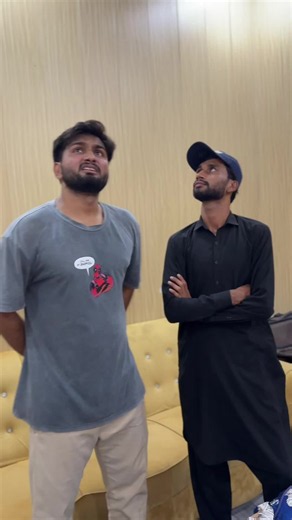 Larki rehti ha — Funny short reel caption ideas
