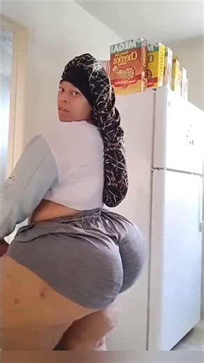 BIG ASS Latina Twerk Dancing Twerking BIG ASS Latina Twerk Dancing Twerking on her Big