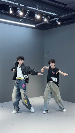 call me baby #TEAMBOYS #张嘉懿Austin #孔鑫Kimi #开始跳舞吧 #EXO