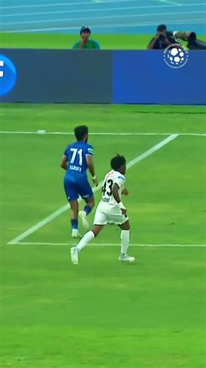 Farukh Choudhary drills it home from a tight angle to fire the Marina Machans ahead! ⚽ #ISL12