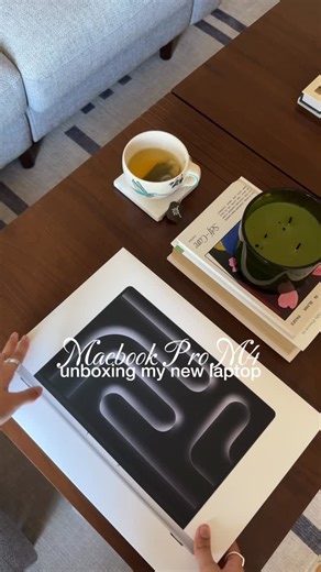 Serena Lalani🌻 on Instagram: "Unboxing the Macbook Pro M4 💻 My 2016 Macbook Pro has been hanging on for dear life so this upgrade was overdue 👀 . . . . . . . . #apple #macbook #macbookpro #macbookprom4 #appleunboxing #laptopunboxing #lifestylecreator #canadiancreator #bipoccreator #newlaptop #laptopupgrade #baggu #baggulaptopsleeves #techunboxing #macbookunboxing"