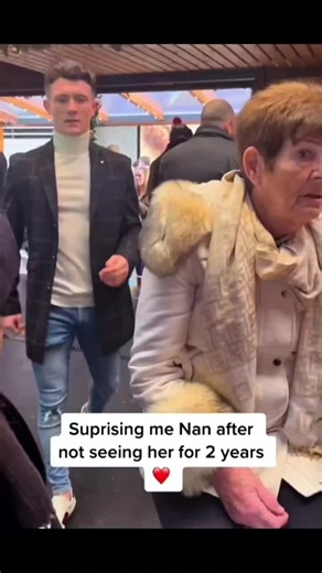 Soldier Surprises Mom in Emotional Reunion