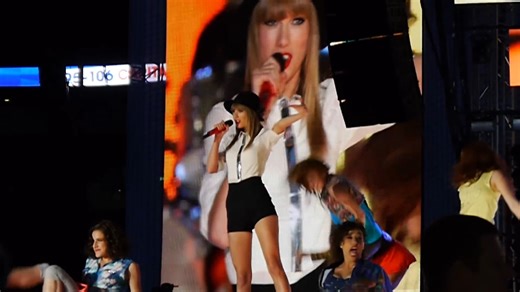 【Taylor Swift】22 (Capital FM Summertime Ball 2013)