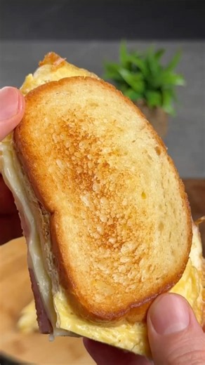 THE SECRET TO MAKING THE CHEESIEST SAUSAGE EGG BREAKFAST!