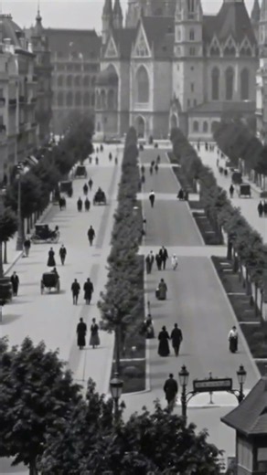 Berlin Wittenberg-Platz mit Kaiser-Wilhelm-Gedächtniskirche
