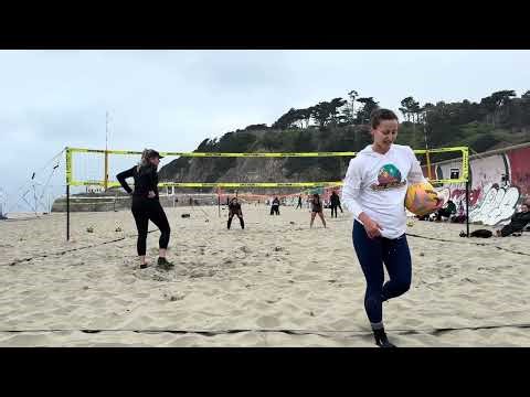 Pool Play 1: Se/Alicia vs. Ariel/Leah