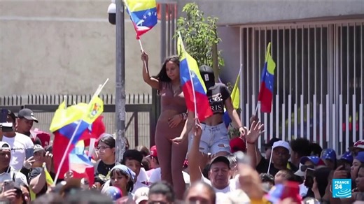 🇻🇪 Ces dernières années, près de 8 millions de Vénézuéliens ont fui la faim et la répression du régime #Maduro. Beaucoup ont trouvé refuge dans les pays voisins, dont les #ÉtatsUnis. La capture annoncée du dirigeant a provoqué des réactions de joie chez la diaspora | FRANCE 24