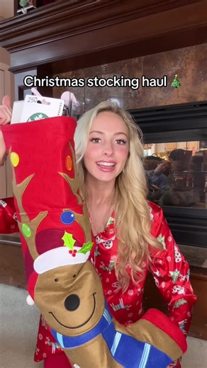 I’m extremely grateful and blessed for everything I got for Christmas! ❤️🎄 #nataliereynolds #christmas #christmashaul #stockinghaul #gifts