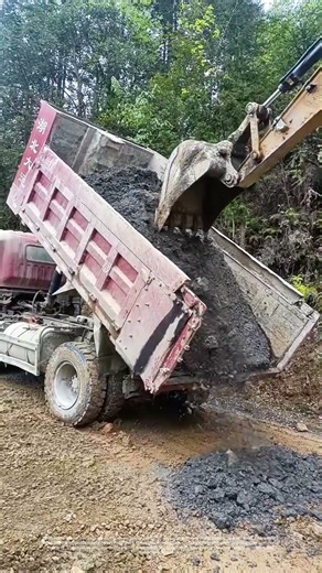 Digging Deep: How Heavy Machinery Transforms Construction Sites