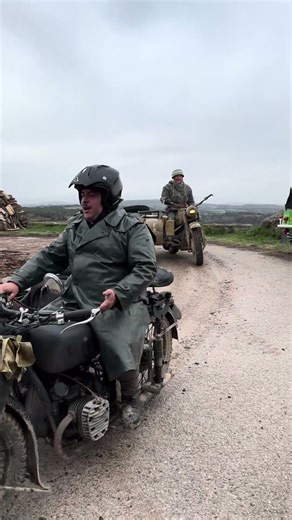 🔥 Sidecars clásicos y una Dodge WC listos para la aventura 😈💨