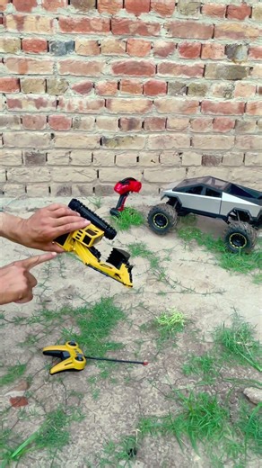 RC Excavator Unboxing! 😱 Mini construction machine in action 🚜 #shorts #IqbalRCWorld #rcexcavator