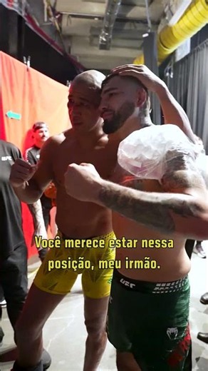 Muito respeito entre Robocop e Hernandez após a luta principal do #UFCSacramento! 🤩⁣