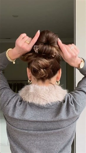 THIS SCRUNCHIE HACK MAKES YOUR BUN LOOK FULLER