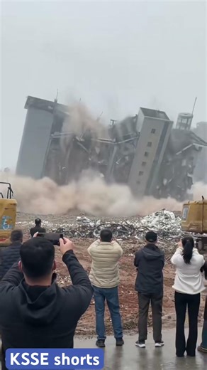 End of a Mega Building: Full Demolition 💥🏗️ #Demolition #MegaStructure #CivilEngineering