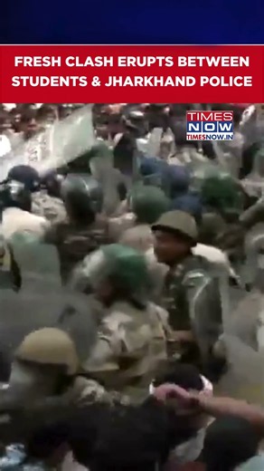 Fresh Clash Erupts Between Students & Jharkhand Police; Cops Use Tear Gas For Crowd Control #shorts