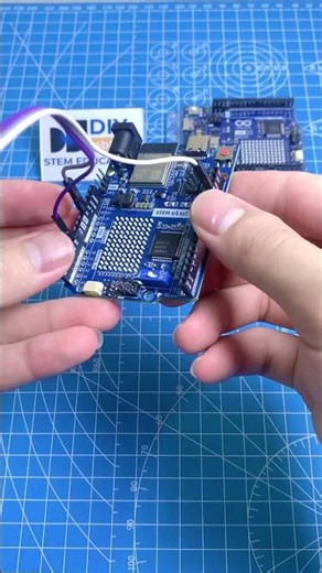 Monitoring Arduino Uno R4 via a Web-based Gauge short #iot #arduino #arduinoproject #arduinounor4