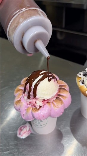 Making the viral pink flower hot chocolate #dessert #chocolate #streetfood