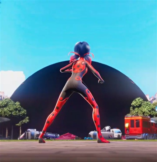 "Ladybug Saves Cat Noir" | #shorts #miraculousladybug