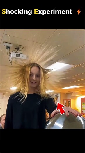 ⚡ Static Electricity Experiment That Feels Like Magic! 😱 #science #scienceshorts#funny