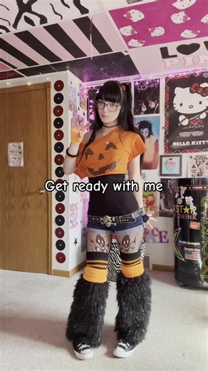 GRWM Outfit Ideas: Pumpkin Shirt, Fishnet Thighs & Halloween Accessories