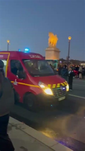 Emergency near the Eiffel Tower!