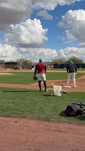 Spring training games begin this weekend, and practices are in full swing in the Valley! ABC15 spoke with a D-backs fan about the chance for attendees to get autographs and photos with players at Salt River Fields at Talking Stick in Scottsdale. ⚾️ | ABC15 Arizona