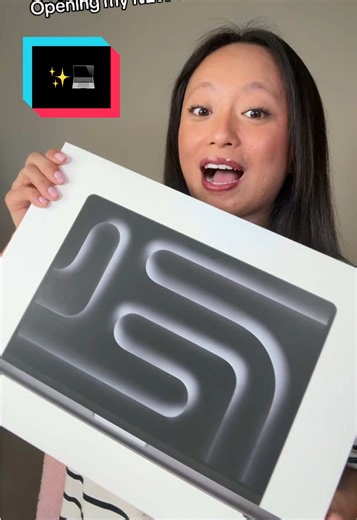 Unboxing the New MacBook Air 13-Inch Sleeve