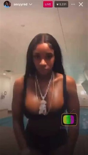 Sexy Red Exposing herself on Instagram live😳🙂‍↕️