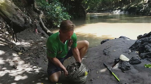 Discovering massive python bite incidents during field research