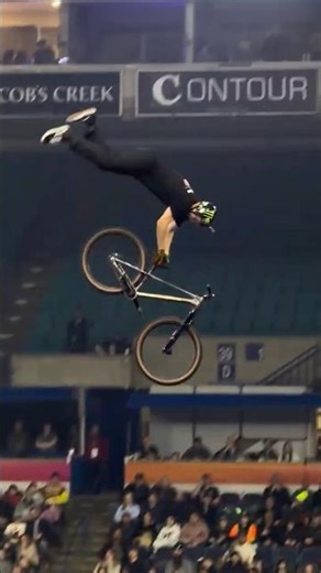 Seriously ridiculous move on a mountain bike 🤯