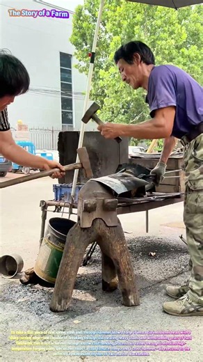 Watch Two Blacksmiths Forge a Shovel from Raw Steel with Fire and Hammers! 🔥🔨↓
