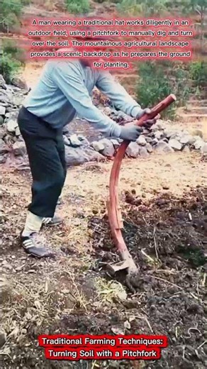 How to Turn Soil Fast With a Pitchfork!