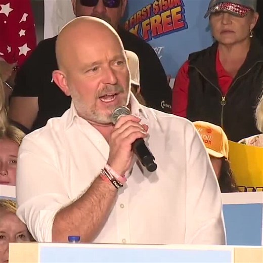 Governor hopeful Steve Hilton draws energized Oceanside crowd in final push before California midterms