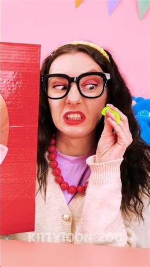 Crafty Clean-Up: Paper Doll Hygiene Adventure! 🎨🧼