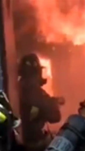 Firefighters Make Interior Attack With Quick Knock Down #firefighter