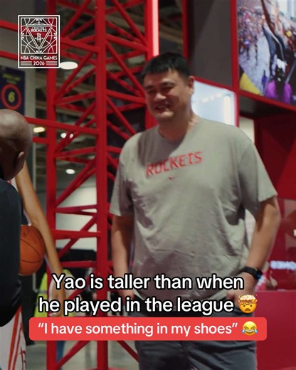 Once a giant, always a giant 😂 (@houstonrockets) #yaoming #tall #height #funny #nba