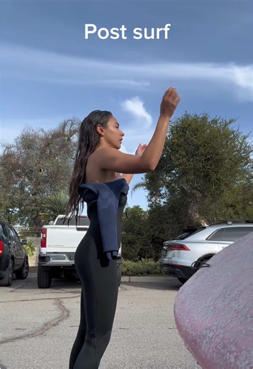 Another day another struggle getting the wetsuit off 😜 #surf #surfing #surfergirl