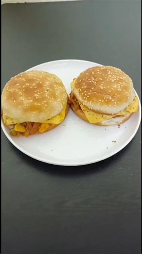 “Yeh Burger Toh Phatega… Cheese Se! 🤯🧀 | Cheese Burst Burger at Home”