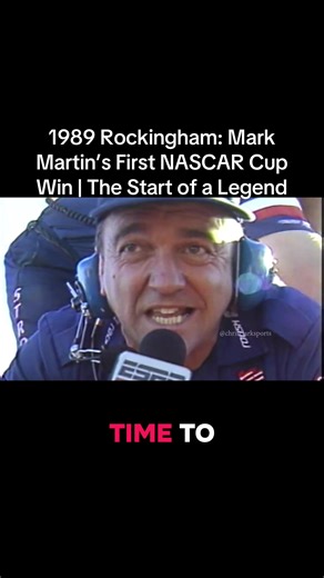 October 22, 1989 — @Rockingham Speedway , Mark Martin captured his first NASCAR Cup Series victory driving the No. 6 Ford for Roush Racing in the AC Delco 500. The win marked a historic milestone, giving both Martin and team owner Jack Roush their first-ever Cup Series triumph and launching one of NASCAR’s most respected careers. #MarkMartin #NASCAR #NASCARHistory #RockinghamSpeedway #TheRock