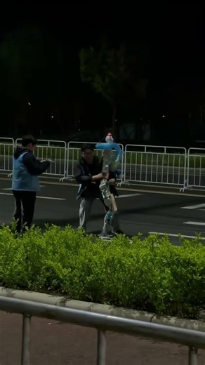 Robot malfunctions and emits sparks on roadside in Beijing, China