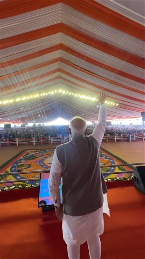 Huge cheers mark PM Modi’s arrival in Noida