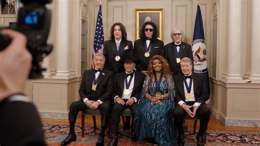 🇺🇸 WATCH🇺🇸 The 48th Kennedy Center Honors was filled to the brim with memorable moments celebrating our star-studded class of Sylvester Stallone, Gloria Gaynor, Michael Crawford, George Strait, and KISS. We’ve highlighted just a few excerpts from that iconic weekend and invite you to enjoy the full experience on CBS and Paramount on Tuesday, December 23, at 8 p.m. ET/PT. | The Kennedy Center