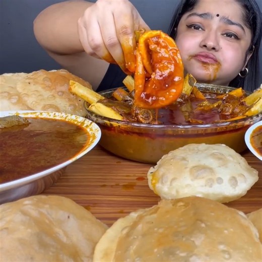 ASMR: EATING SPICY MUTTON CURRY🔥 PURI/LUCHI || #shorts #mukbangn#asmreating #mukbangasmr #asmr