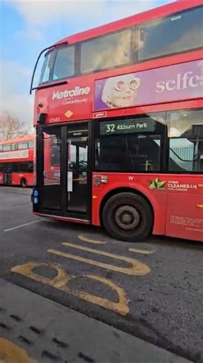 32 bus approaching Edgware bus station|kilburn park