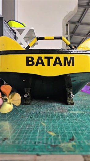 Setup Propeller RC Tug Boat Batam