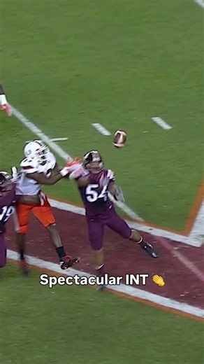 He tipped it back to his teammate 😱 #virginiatech #accfootball #collegefootball