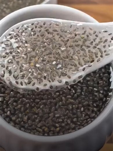 chia seeds explained #chiaseeds #chiaseedpudding #healthtips | chia