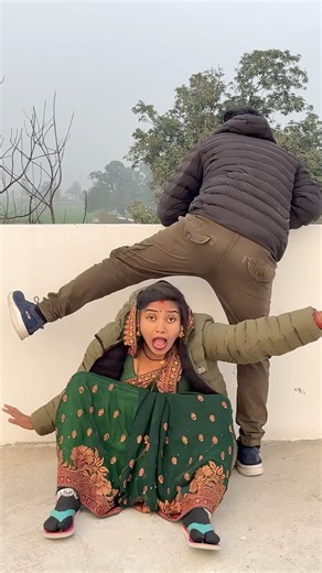 Introducing the "VitaWear SmartBand," a next-generation wearable gadget🎉