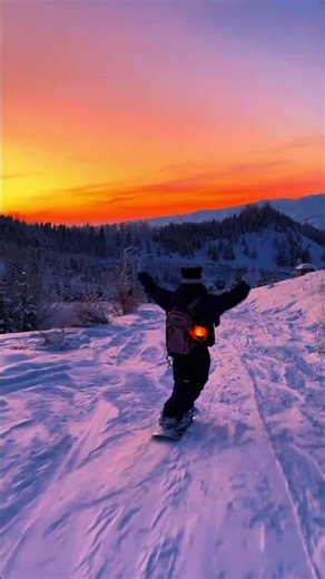 不滑雪你一定不懂这一刻的含金量吧 #夜滑雪 #绝美夕阳 #单板滑雪